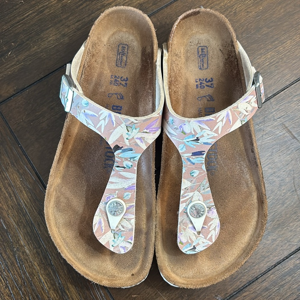 Birkenstock Gizeh Floral Fades Crystal Rose Soft Footbed Sandals